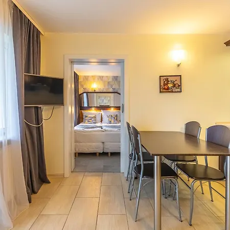 Amber Apartment *