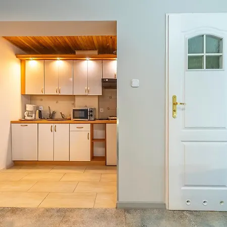 Apartment Amber Rewal